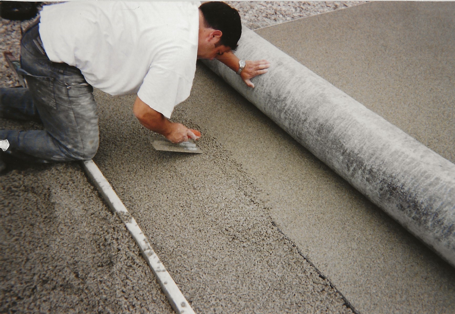 Béton drainant pour sols extérieurs, aménagement de terrasses, allée, jardin, plage de piscine, garage, dalle béton perméable pour extérieurs, dalle béton, revêtement béton 