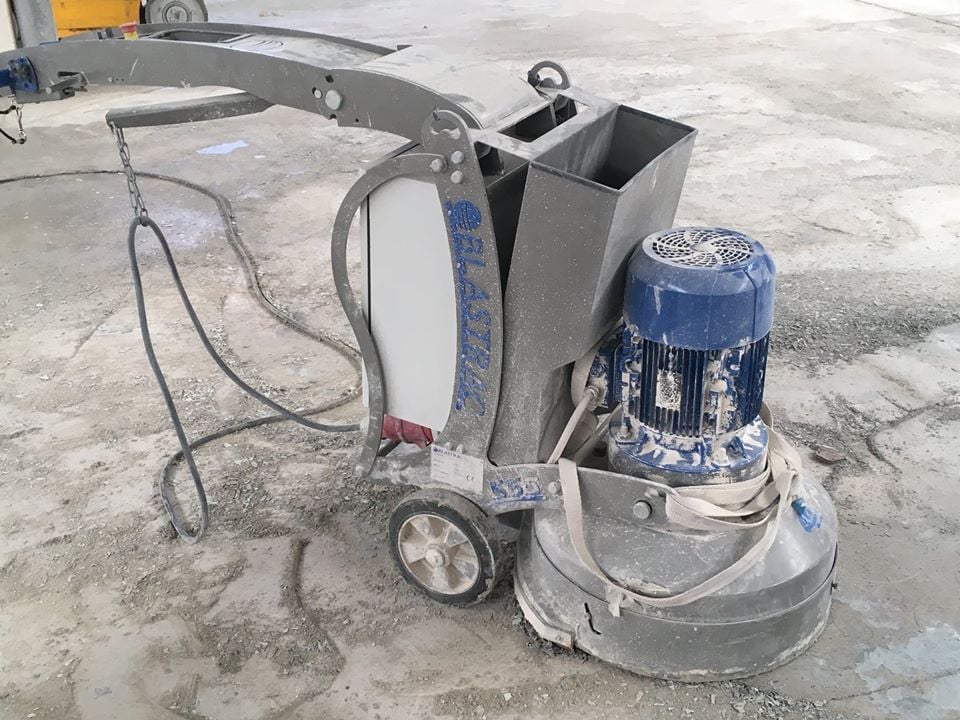 Ponçage béton avec ponceuse de sol béton