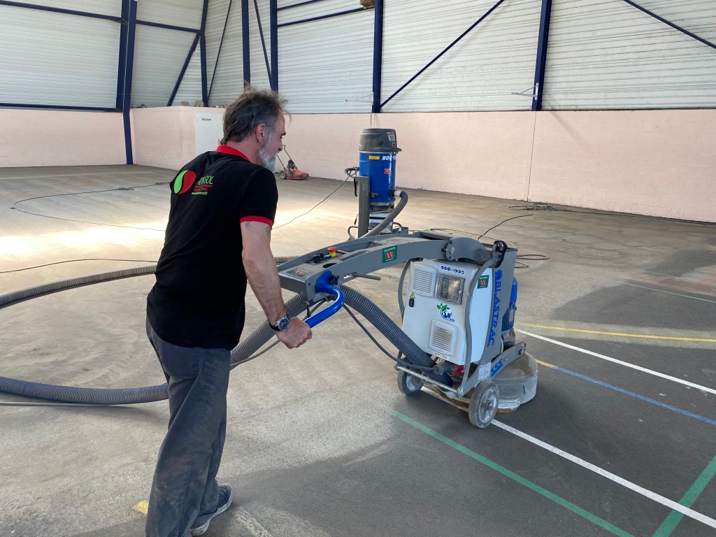 Ponçage de sol béton grande surface 